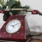 Metal telephone clock table decor - Image 3
